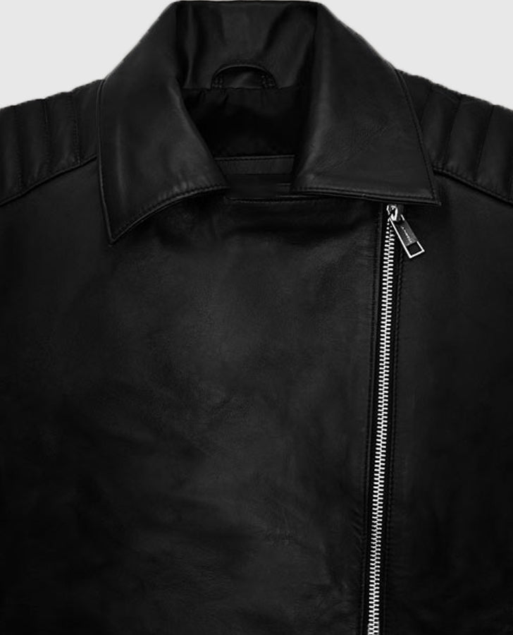 Amanda Seyfried Black Leather Jacket for Women – Premium Outerwear - collar and zip close-up